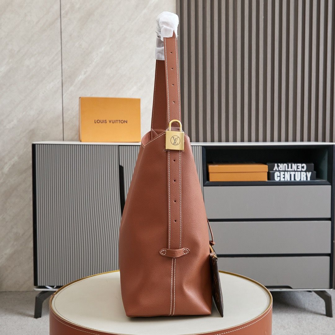 Bolsa Hobo Couro Padrão Monograma Geométrico Marrom Tamanho Médio