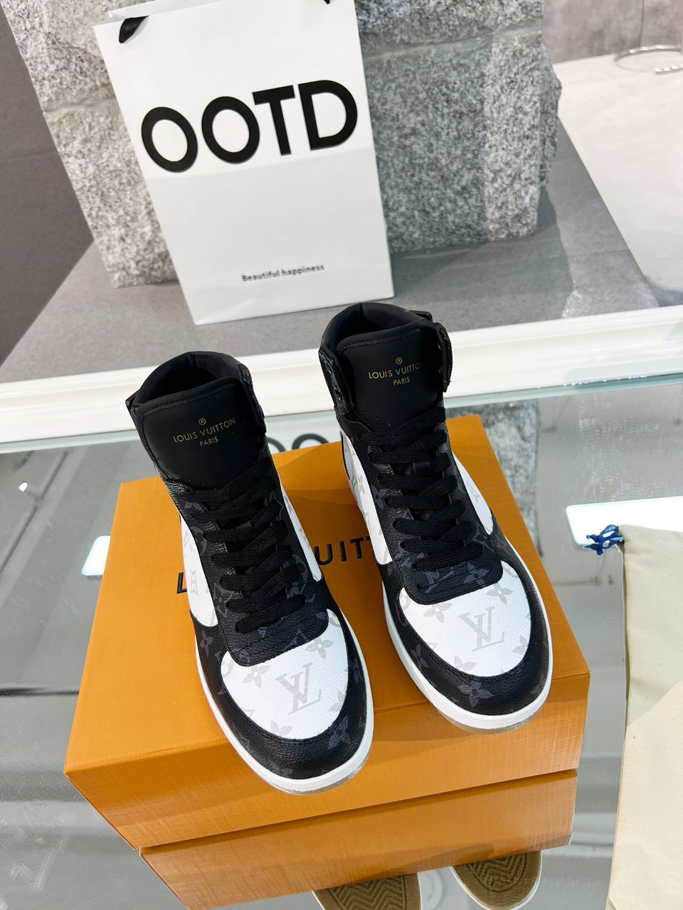 Tênis Bota Couro Preto Cano Médio
