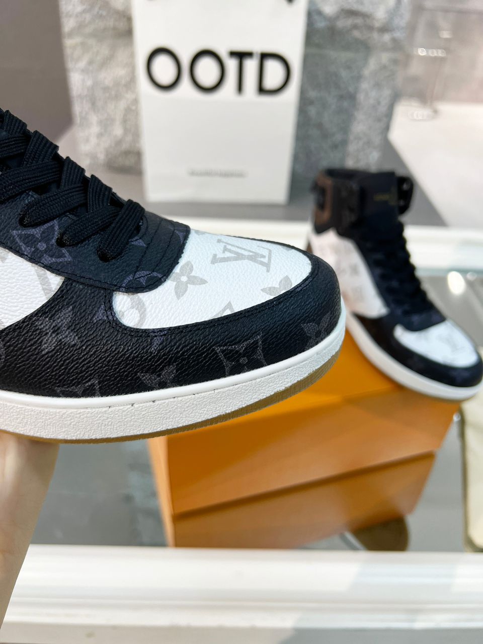 Tênis Bota Couro Preto Cano Médio