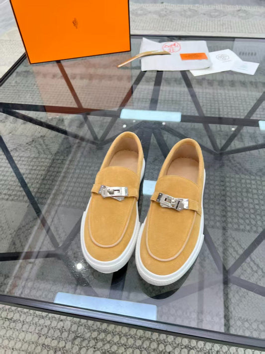 Mocassim Couro Clássico com Detalhe Frontal