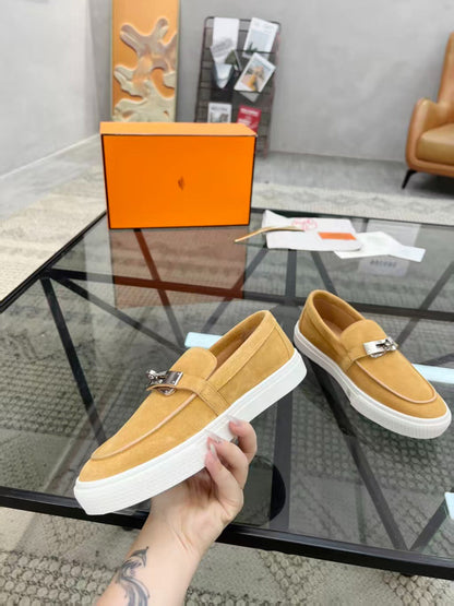 Mocassim Couro Clássico com Detalhe Frontal