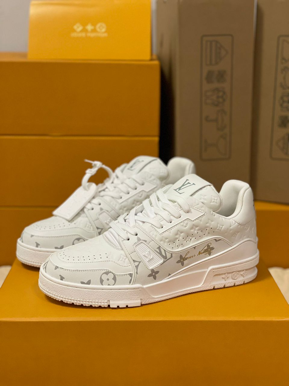 Tênis Couro Branco Cano Baixo Detalhe Tonal