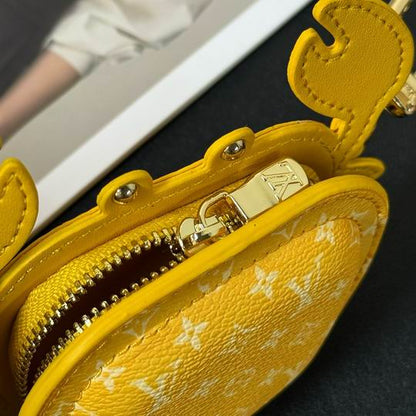 Chaveiro Bag Charm Padrão Monograma Geométrico Amarelo Caranguejo