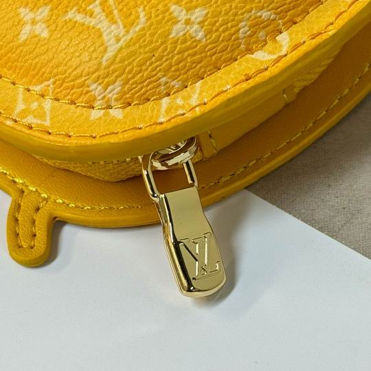 Chaveiro Bag Charm Padrão Monograma Geométrico Amarelo Caranguejo