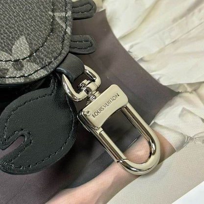Chaveiro Bolsa Charm Padrão Monograma Geométrico Preto Caranguejo