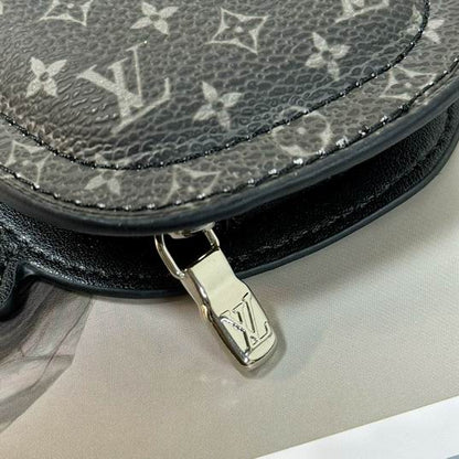 Chaveiro Bolsa Charm Padrão Monograma Geométrico Preto Caranguejo