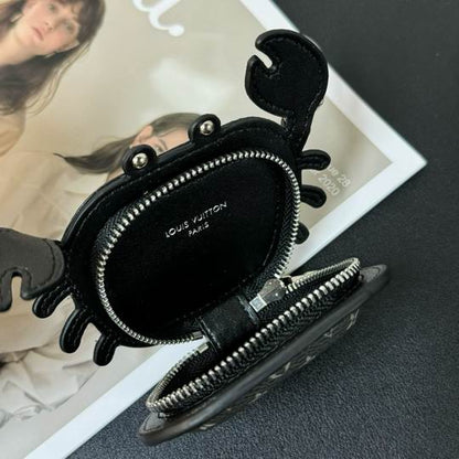 Chaveiro Bolsa Charm Padrão Monograma Geométrico Preto Caranguejo