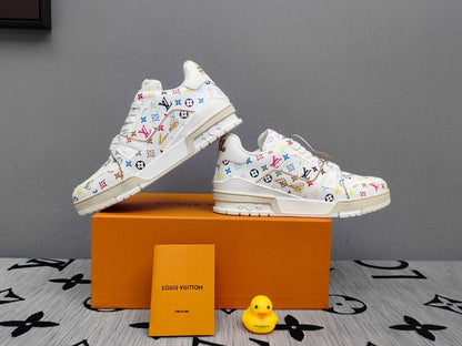 Tênis Couro Branco Detalhe Floral Colorido
