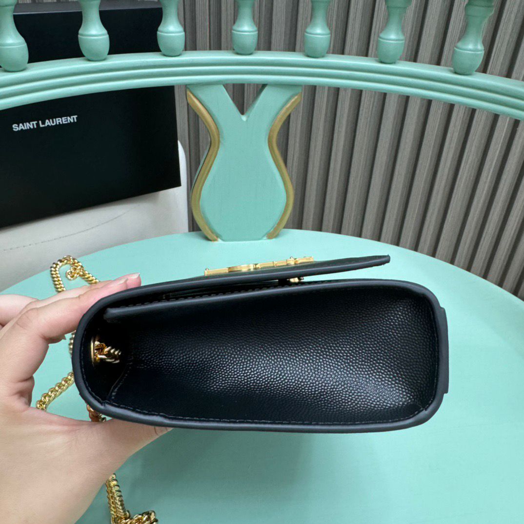 Bolsa Satchel Couro Preto com Corrente Lateral