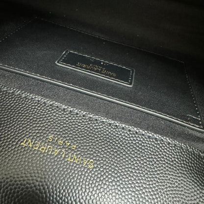 Bolsa Satchel Couro Preto com Corrente Lateral