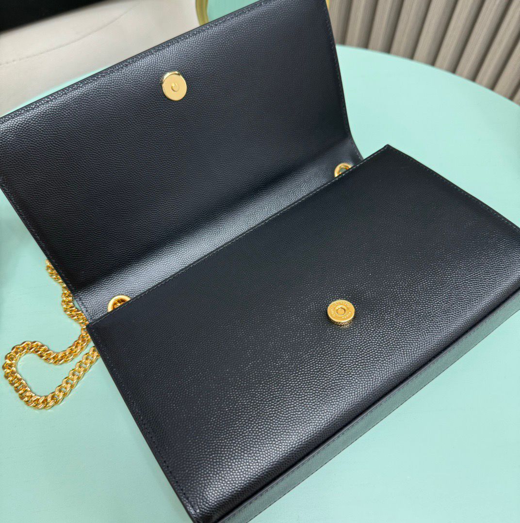 Bolsa Satchel Couro Preto com Corrente Lateral