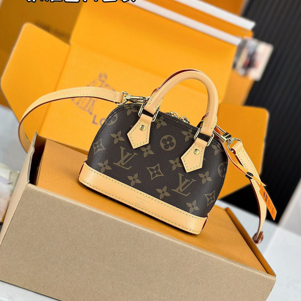 Bolsa Satchel Couro Padrão Monograma Geométrico Marrom Tamanho Nano