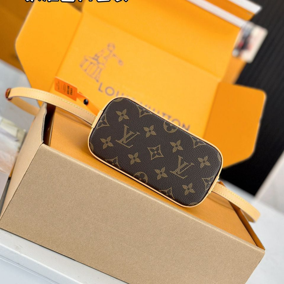 Bolsa Satchel Couro Padrão Monograma Geométrico Marrom Tamanho Nano