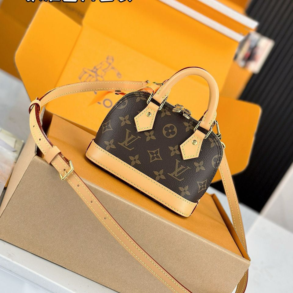 Bolsa Satchel Couro Padrão Monograma Geométrico Marrom Tamanho Nano