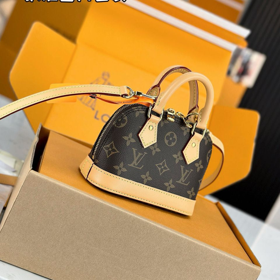 Bolsa Satchel Couro Padrão Monograma Geométrico Marrom Tamanho Nano