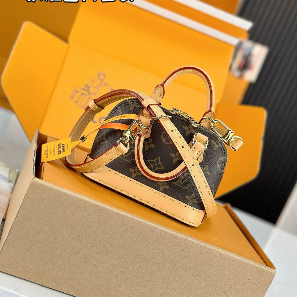 Bolsa Satchel Couro Padrão Monograma Geométrico Marrom Tamanho Nano