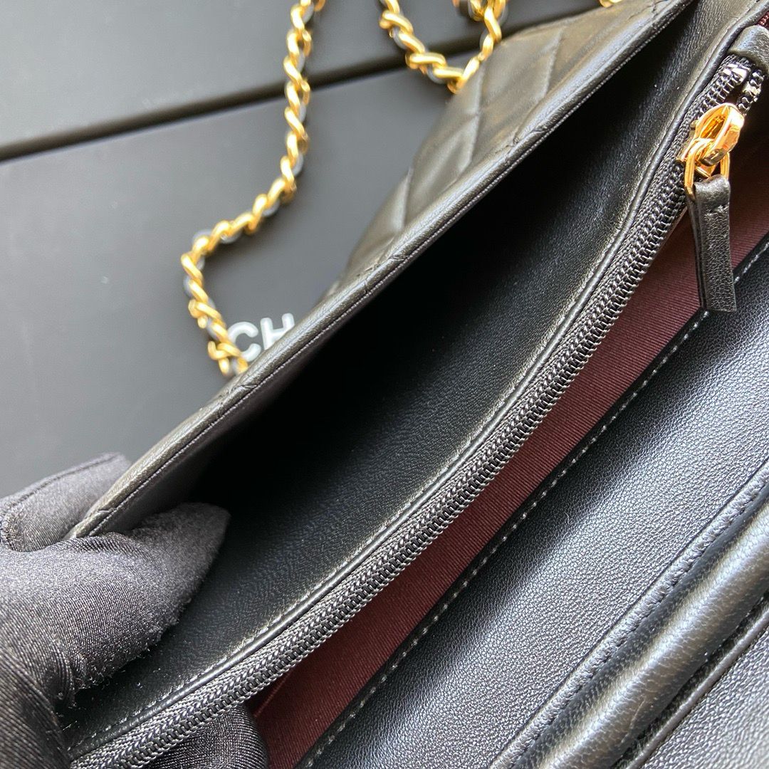 Bolsa Pochete Couro Agneau Preto Placa Frontal Dupla
