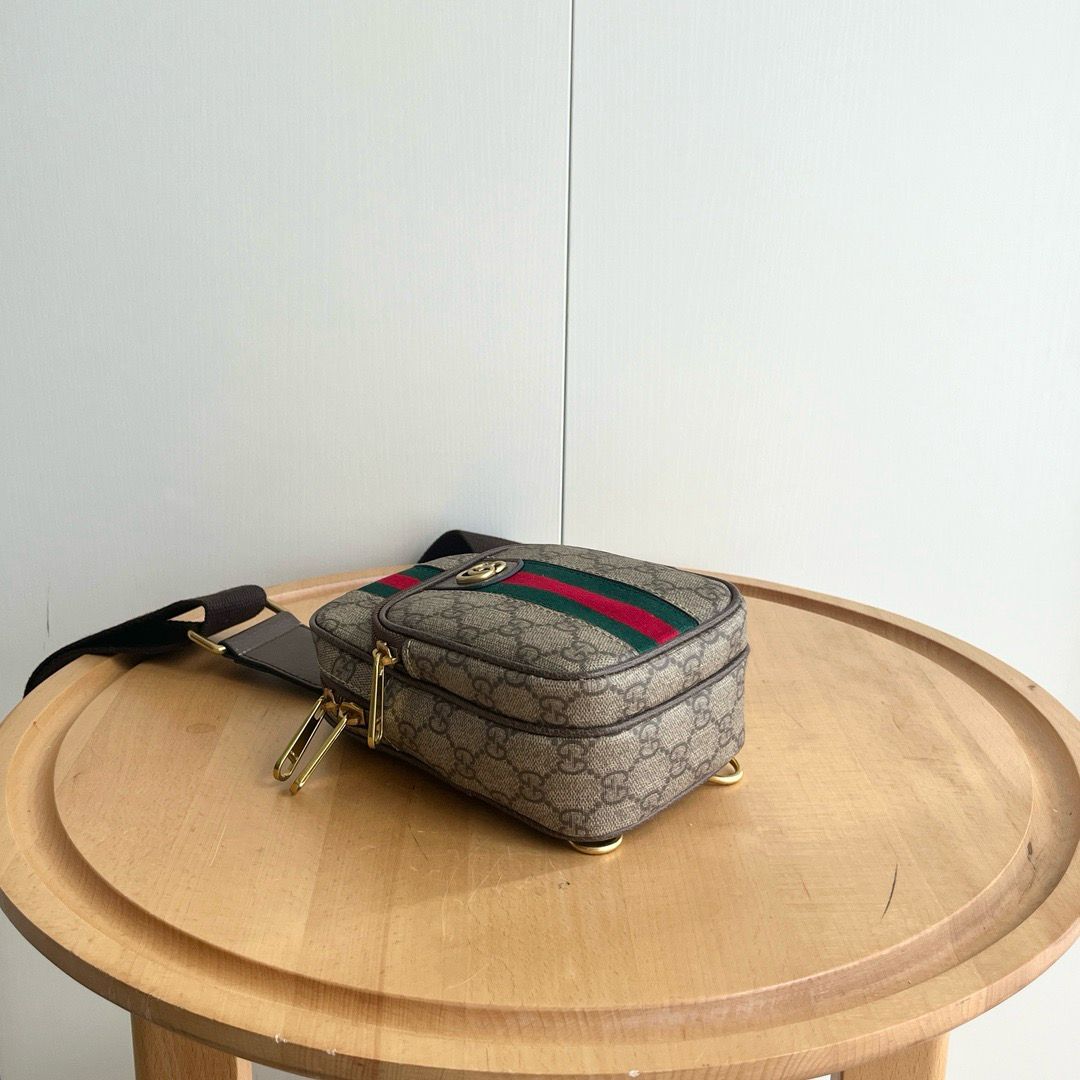 Bolsa Shoulder Couro Letras Entrelaçadas