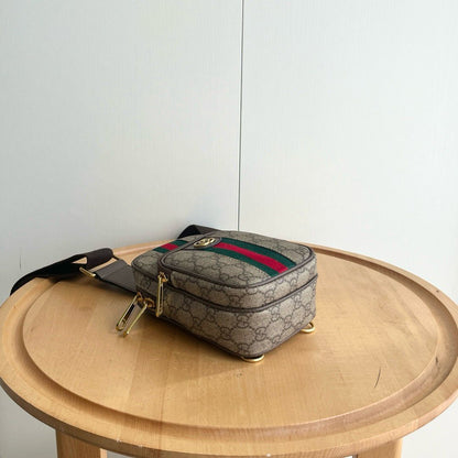 Bolsa Shoulder Couro Letras Entrelaçadas