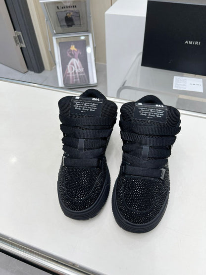 Tênis Couro Preto Detalhe Cristal