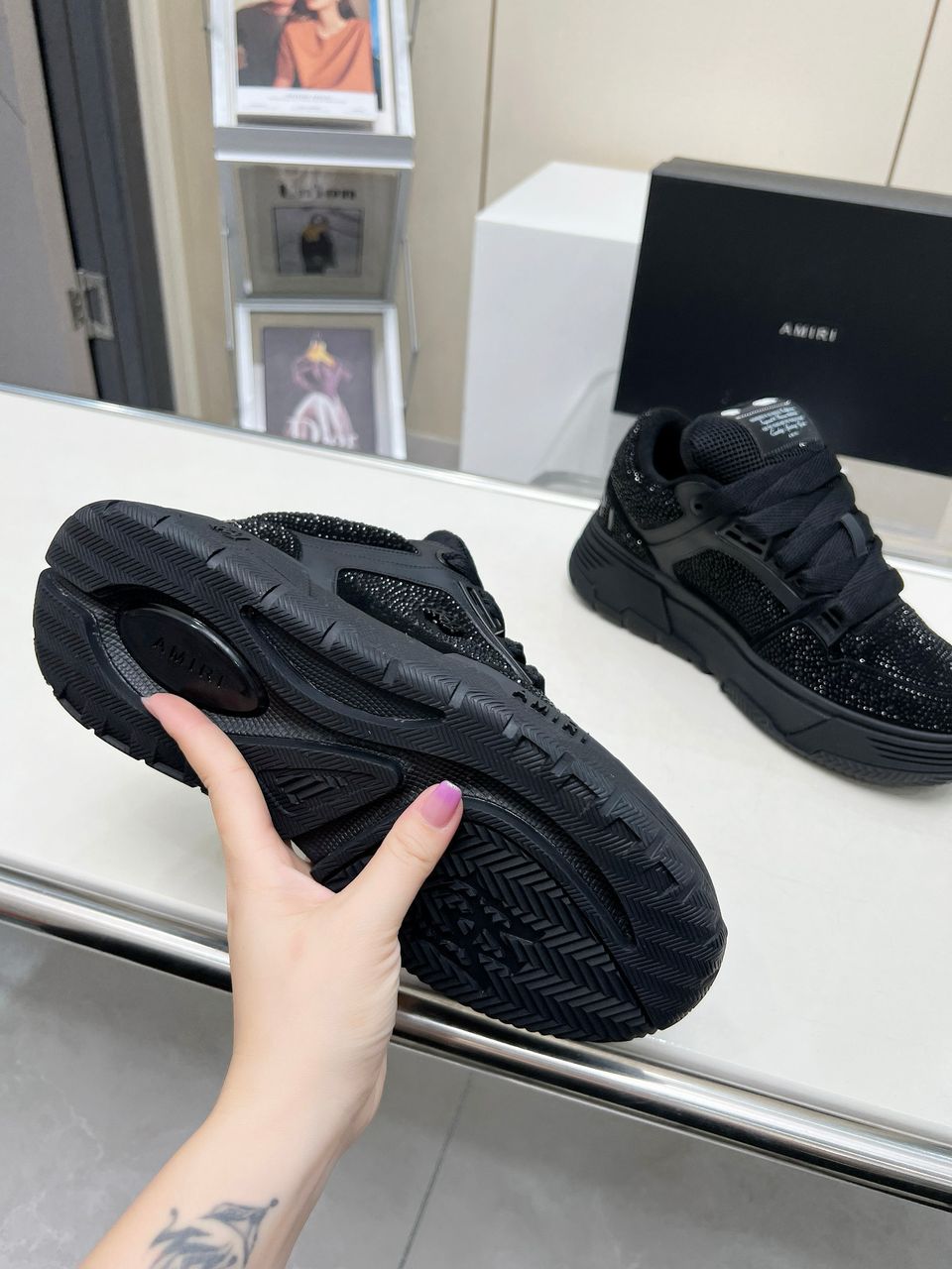 Tênis Couro Preto Detalhe Cristal