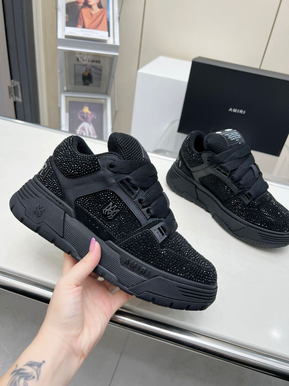 Tênis Couro Preto Detalhe Cristal