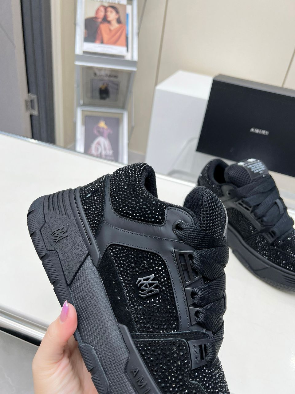 Tênis Couro Preto Detalhe Cristal