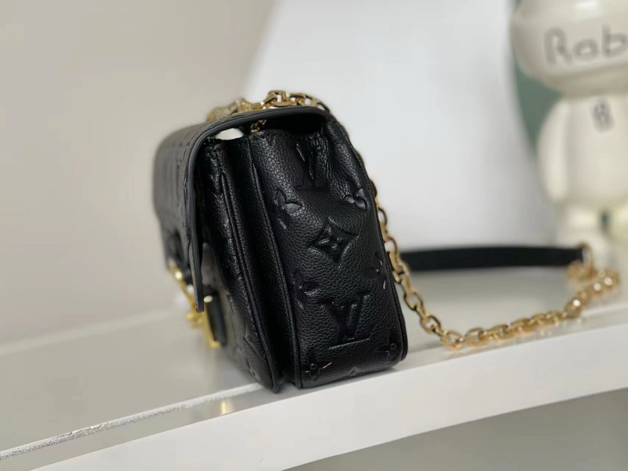 Bolsa Satchel Couro Preto Padrão Monograma Geométrico