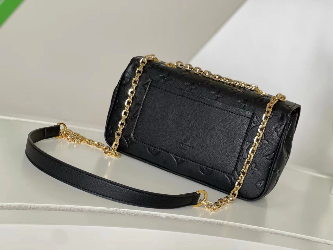 Bolsa Satchel Couro Preto Padrão Monograma Geométrico