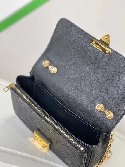 Bolsa Satchel Couro Preto Padrão Monograma Geométrico