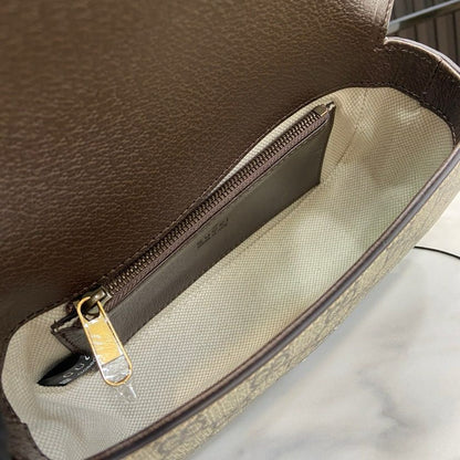 Bolsa Tiracolo Couro Padrão Letras Entrelaçadas Super Mini