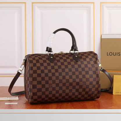 Bolsa Satchel Couro Padrão Quadriculado Marrom com Alça de Ombro