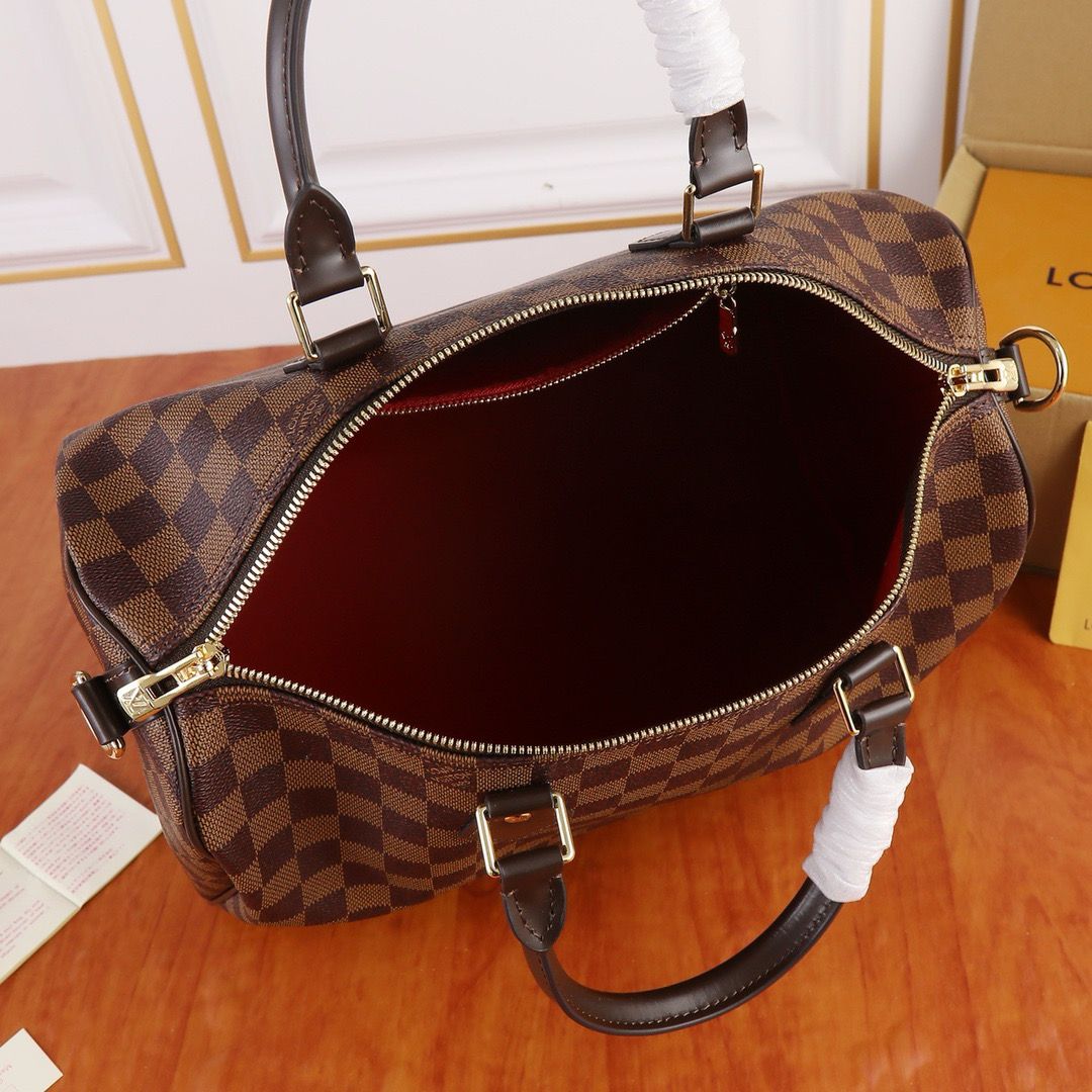 Bolsa Satchel Couro Padrão Quadriculado Marrom com Alça de Ombro