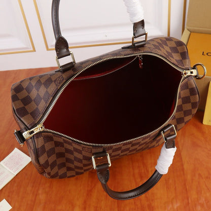 Bolsa Satchel Couro Padrão Quadriculado Marrom com Alça de Ombro
