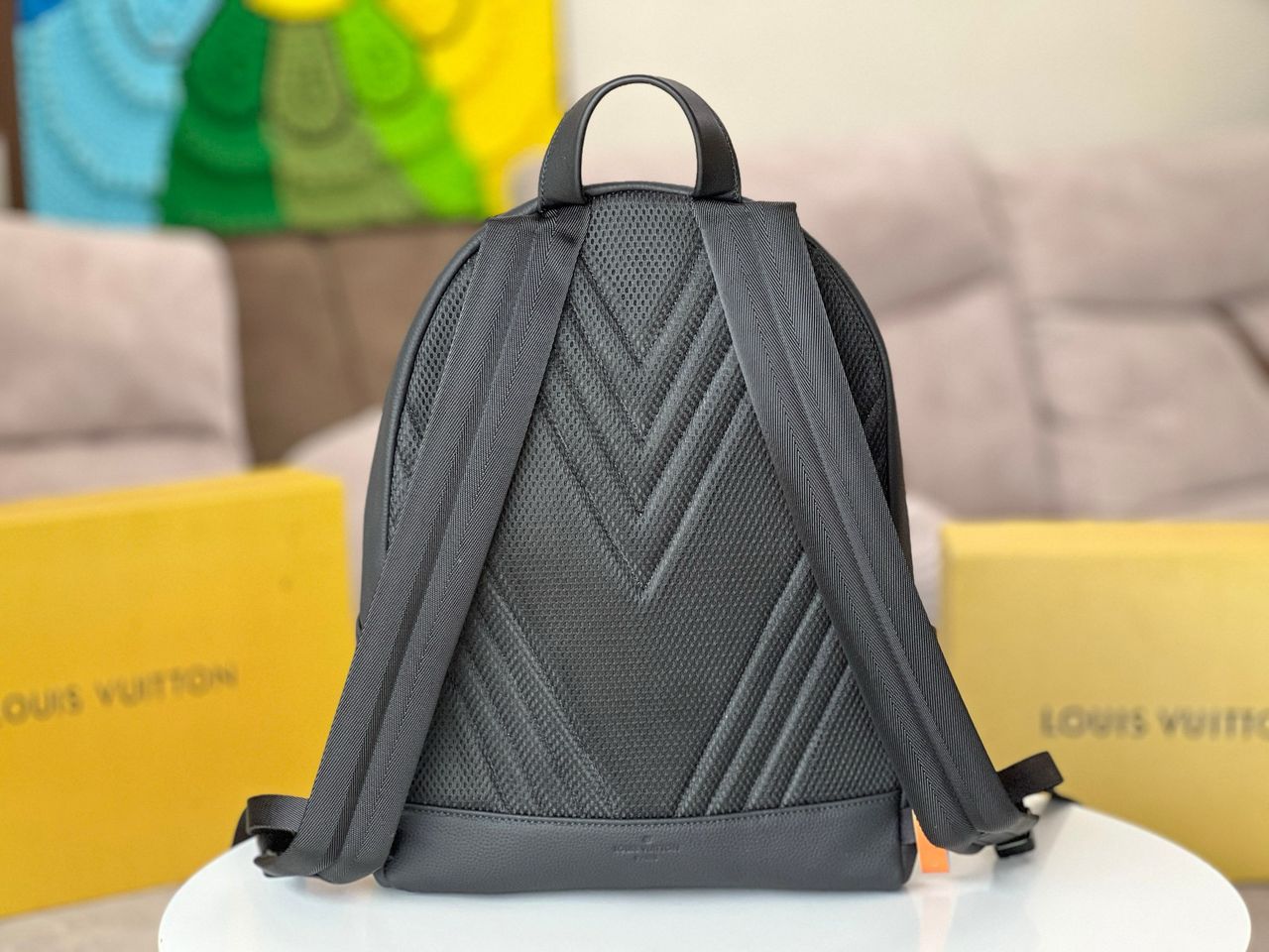 Mochila Couro Padrão Monograma Geométrico Preto