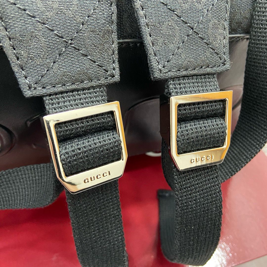 Mochila Média Couro Padrão Letras Entrelaçadas Marrom