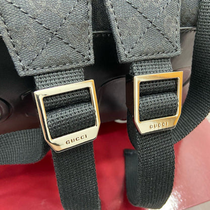 Mochila Média Couro Padrão Letras Entrelaçadas Marrom