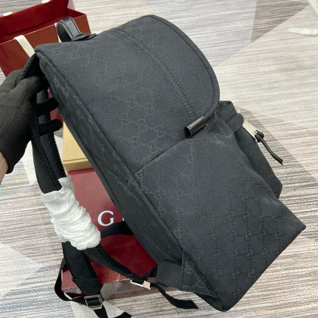 Mochila Média Couro Padrão Letras Entrelaçadas Marrom