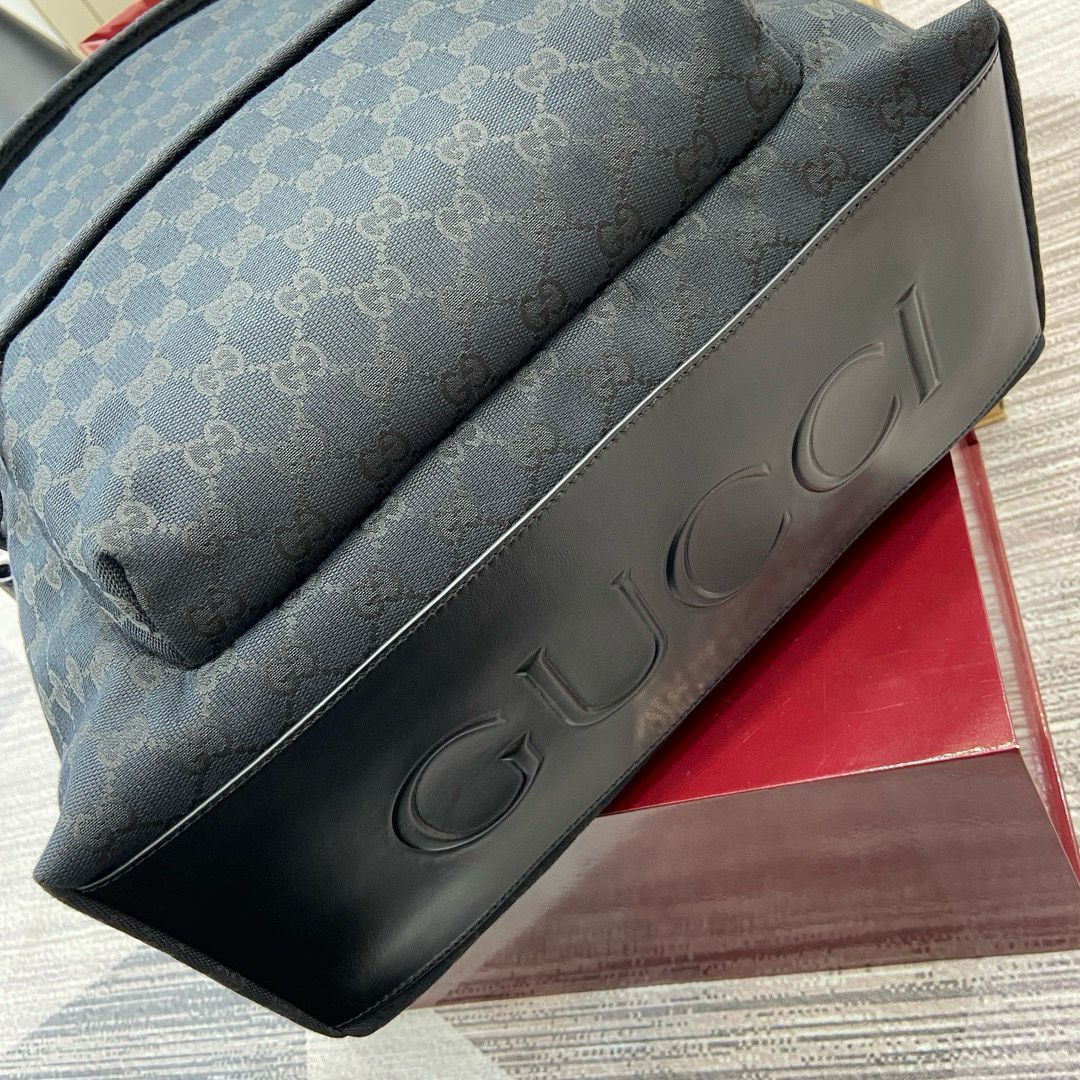 Mochila Média Couro Padrão Letras Entrelaçadas Marrom