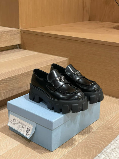 Mocassim Couro Escovado Solado Grosso Preto