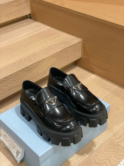 Mocassim Couro Escovado Solado Grosso Preto