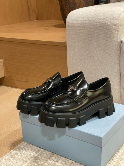 Mocassim Couro Escovado Solado Grosso Preto