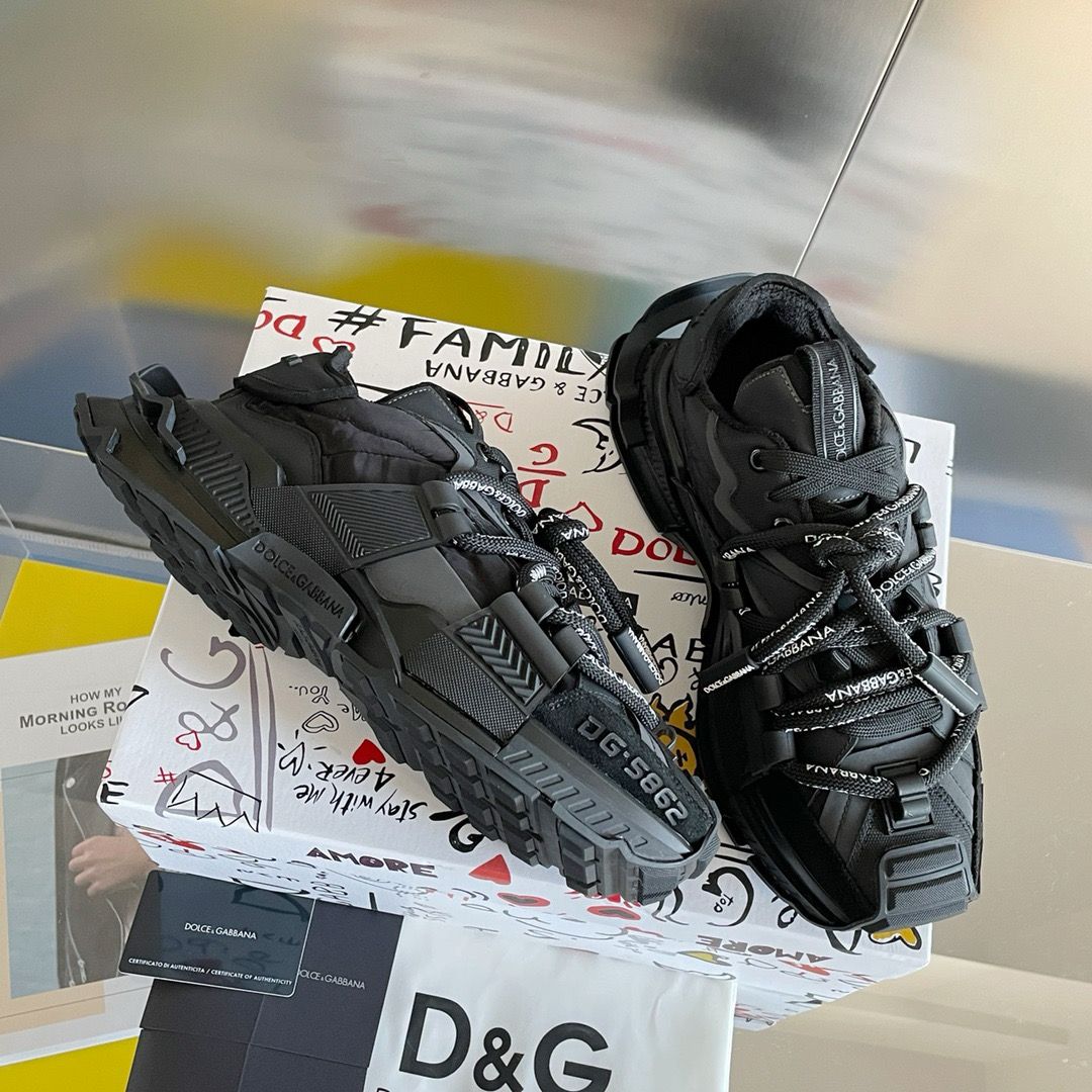 Tênis Cano Baixo Couro Preto Detalhe Espacial