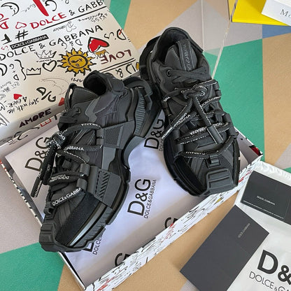 Tênis Cano Baixo Couro Preto Detalhe Espacial