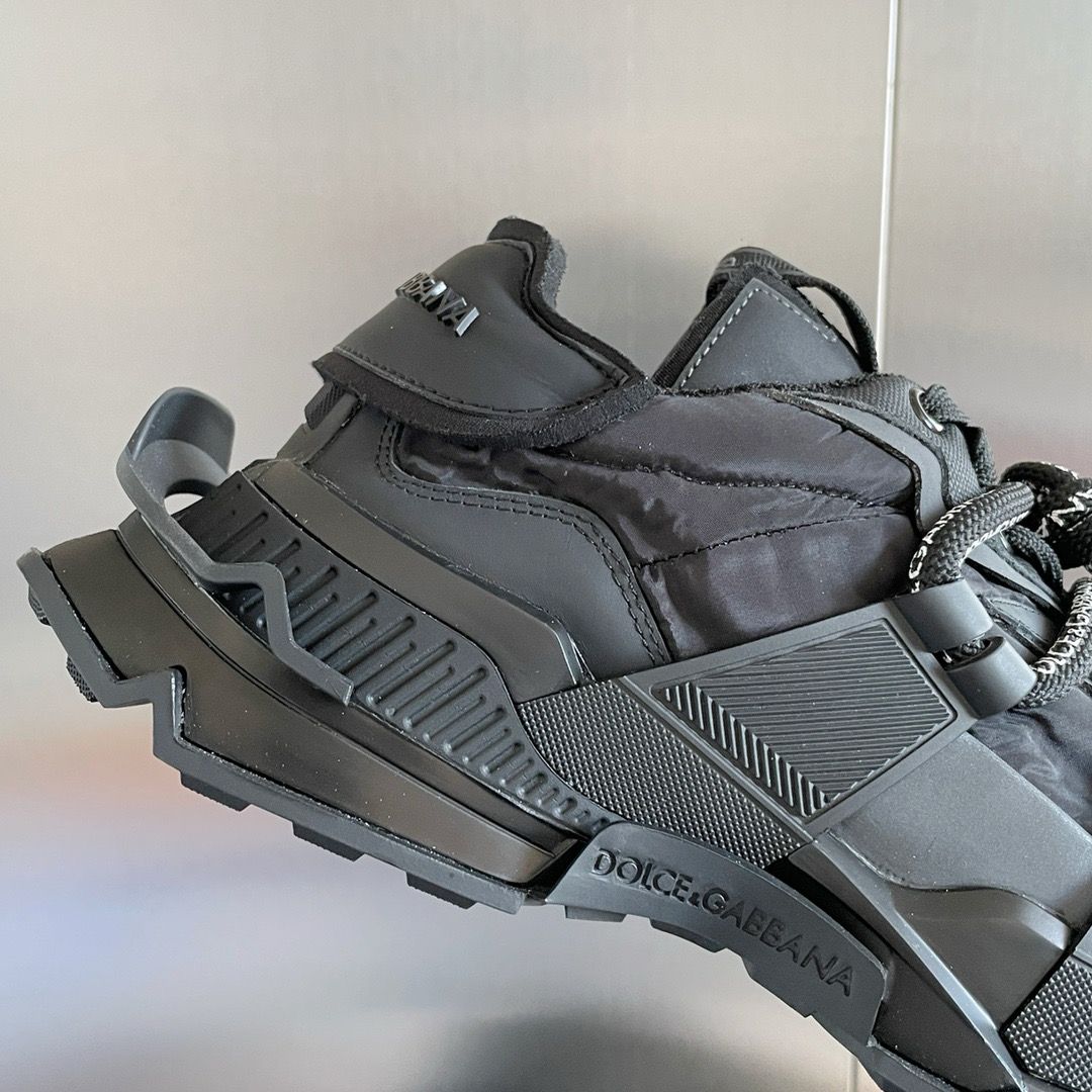Tênis Cano Baixo Couro Preto Detalhe Espacial