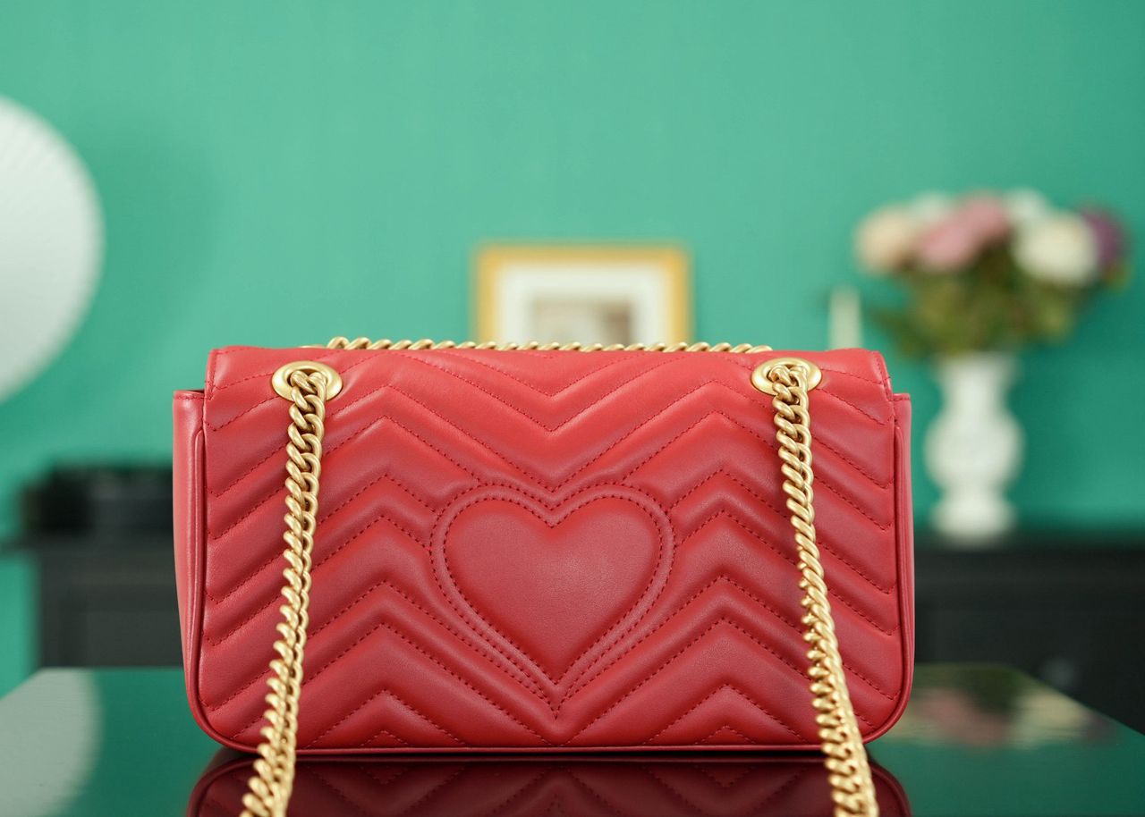 Bolsa Satchel Couro Matelassê Vermelho Letras Entrelaçadas Pequena