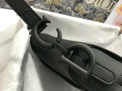 Bolsa Saddle Couro Preto Padrão Inclinado Bordado