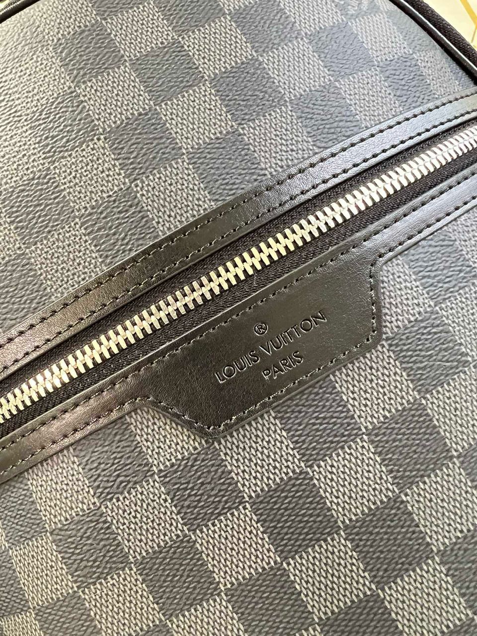 Mochila Padrão Quadriculado Cinza Chumbo