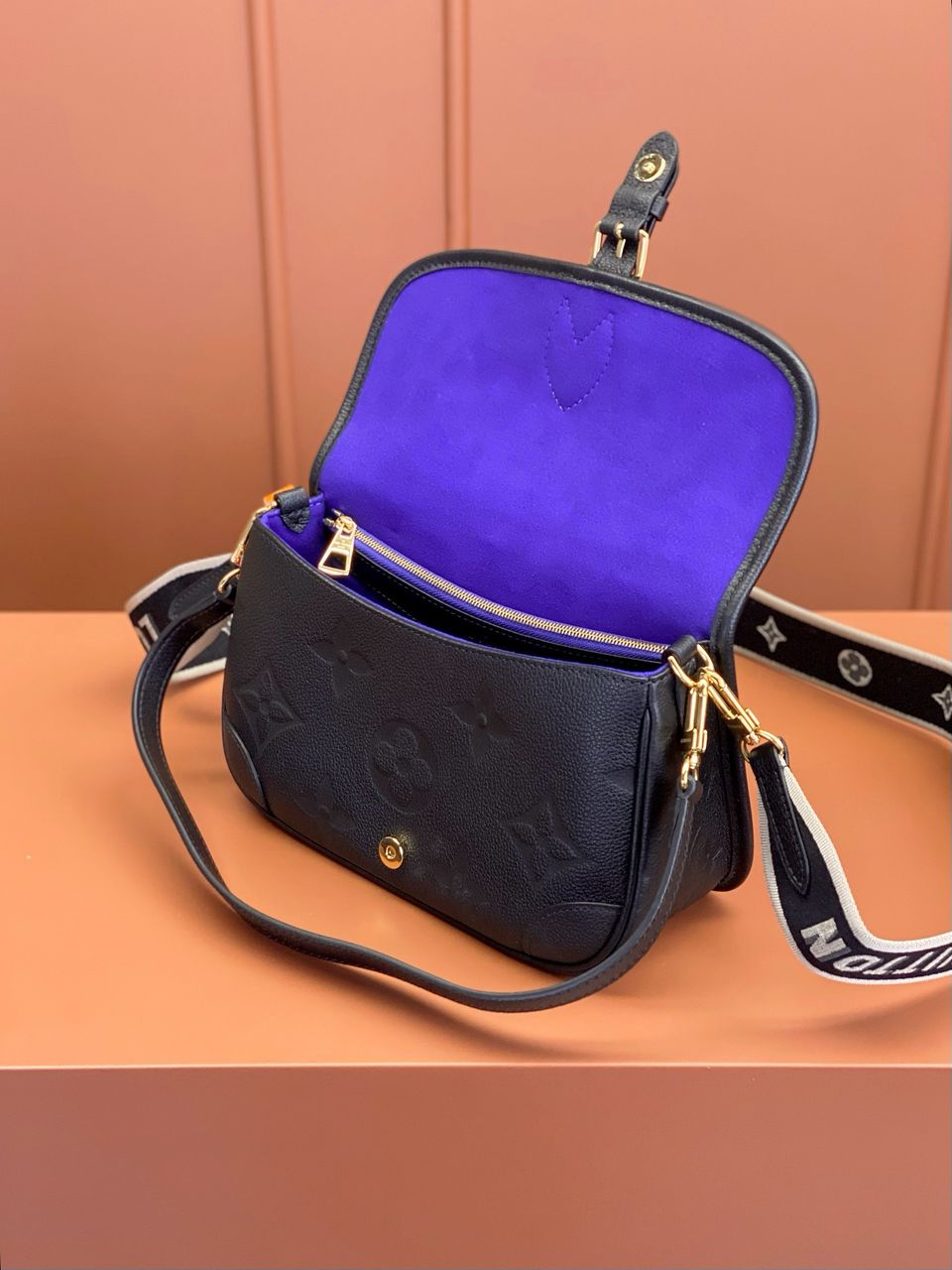 Bolsa Satchel Couro Padrão Monograma Embossado Preto