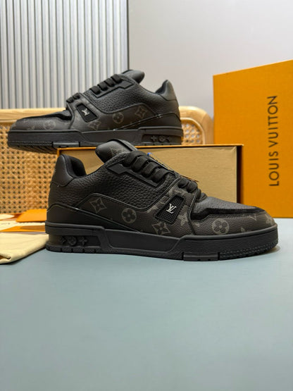 Tênis Casual Couro Preto Detalhe Lateral